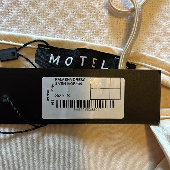 Motel Rocks Palasha Dress in Satin Ivory size Small‎ NWT - Picture 8 of 10